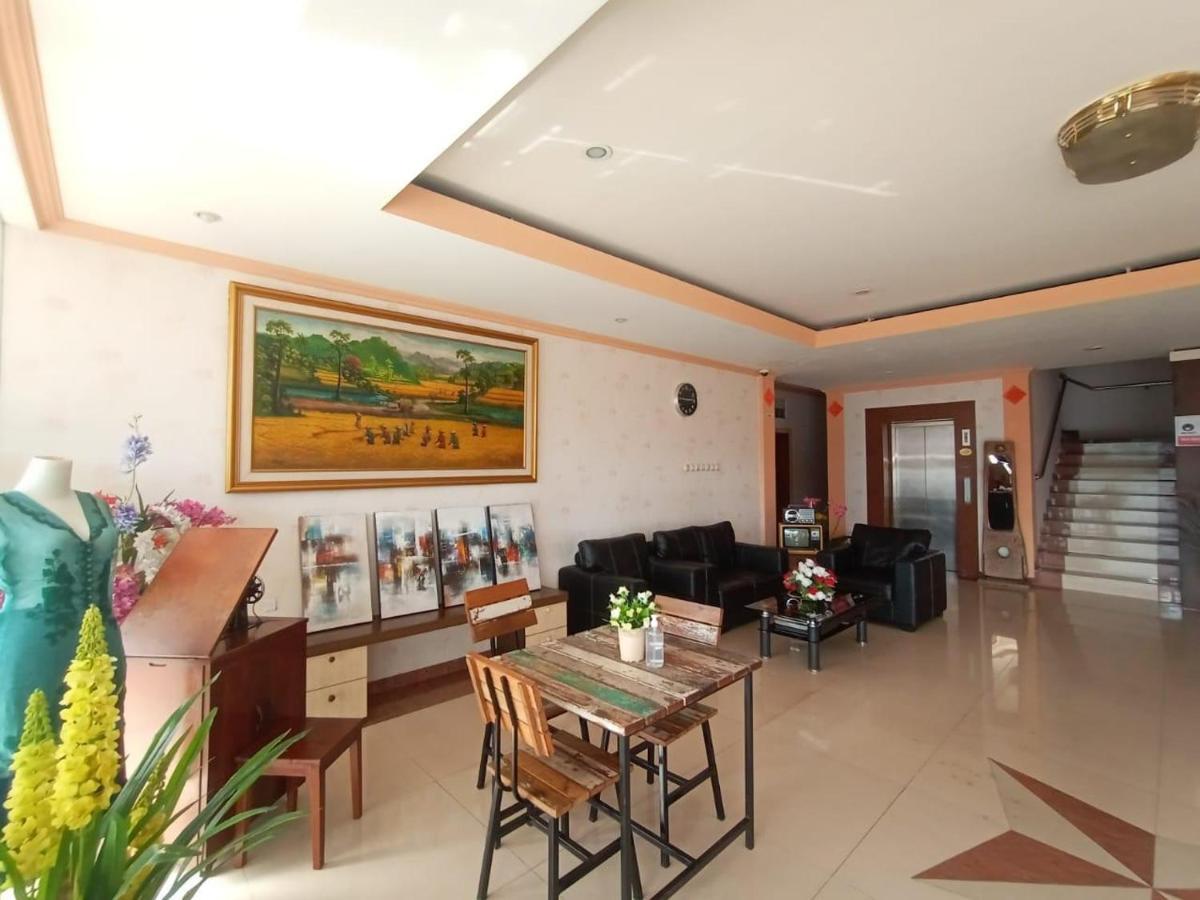 Oyo 90473 Gowin Hotel Kuta  Exterior photo
