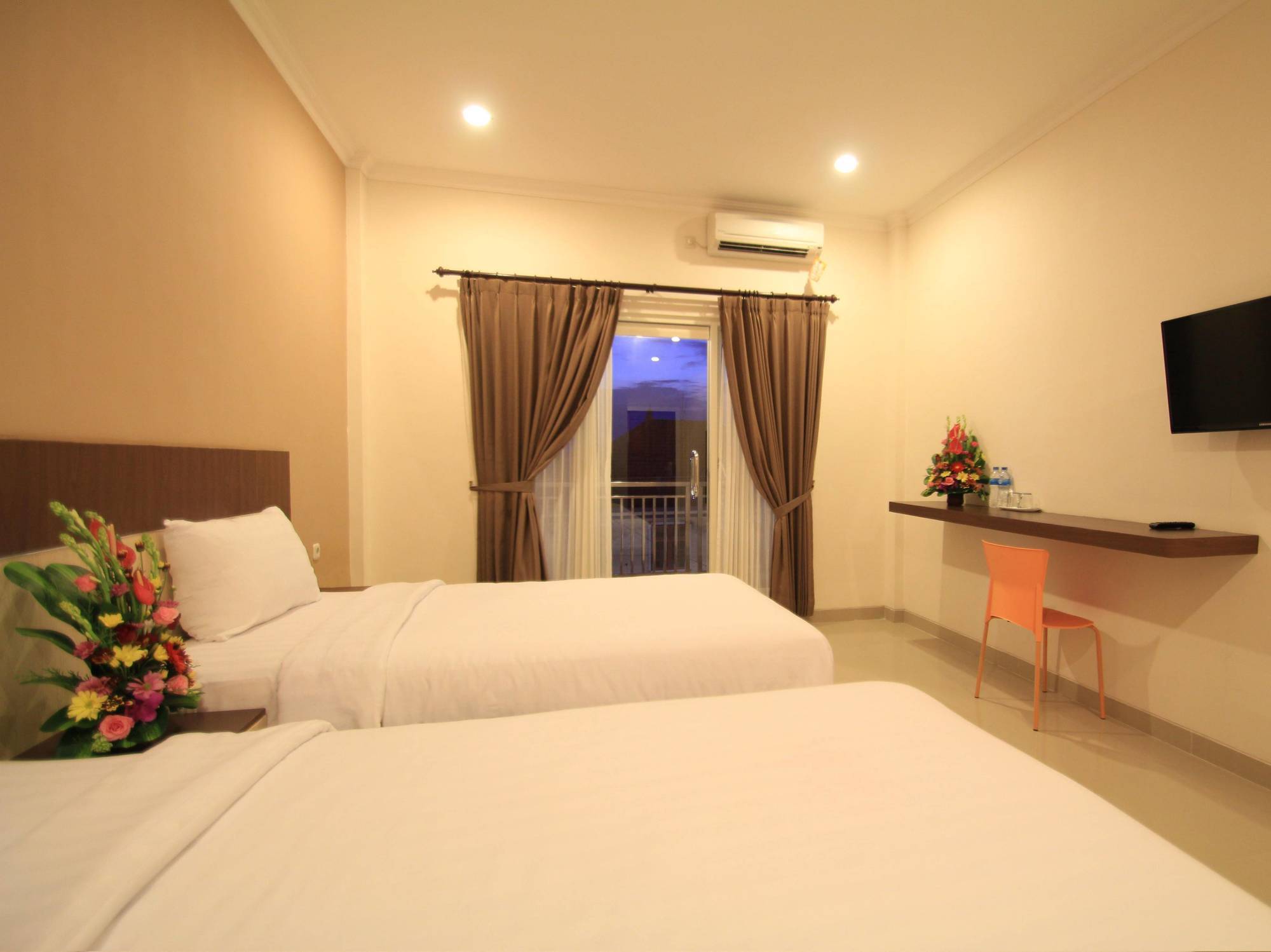 Oyo 90473 Gowin Hotel Kuta  Exterior photo